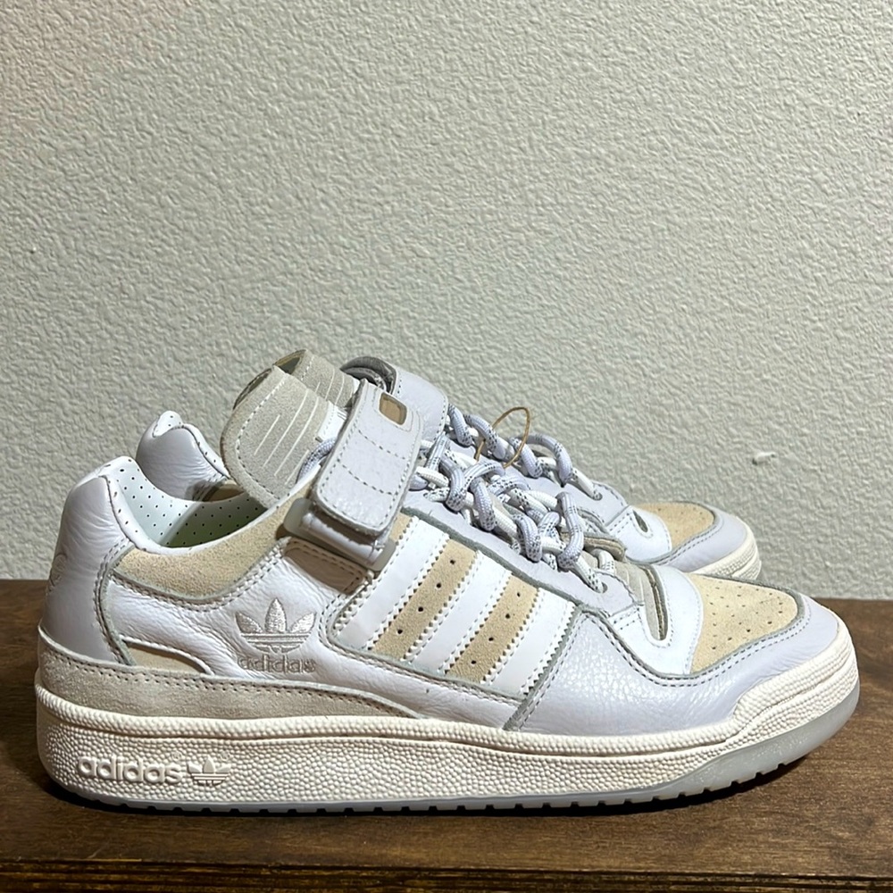 Beyoncé Ivy Park c adidas Forum Low. Brand new w/tags but no box.